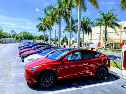 2021年全球電動汽車銷量突破650萬輛，市場份額達9%